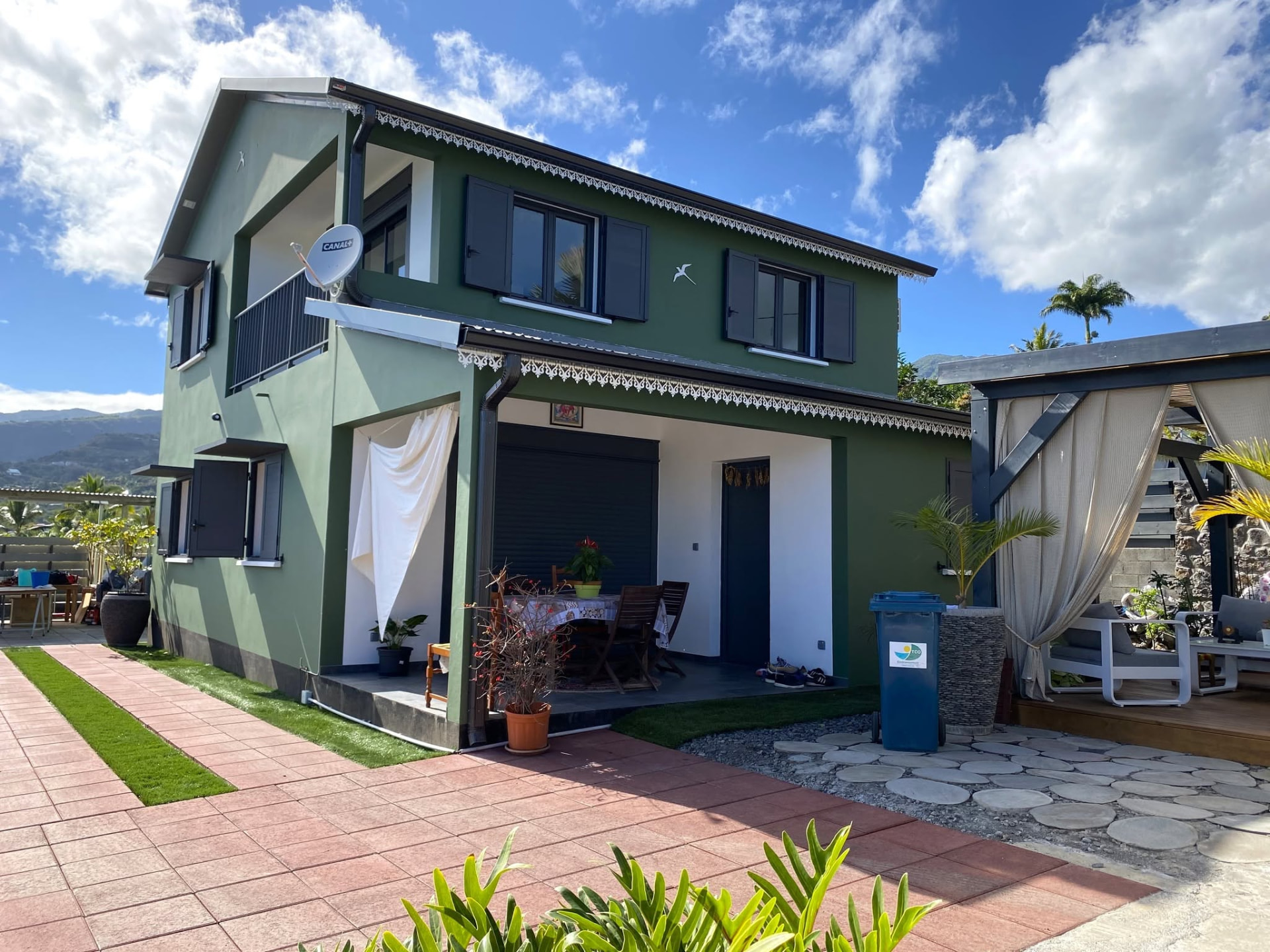 Maison familiale à étage — réalisation KAZ KONFORT PLUS à La Réunion