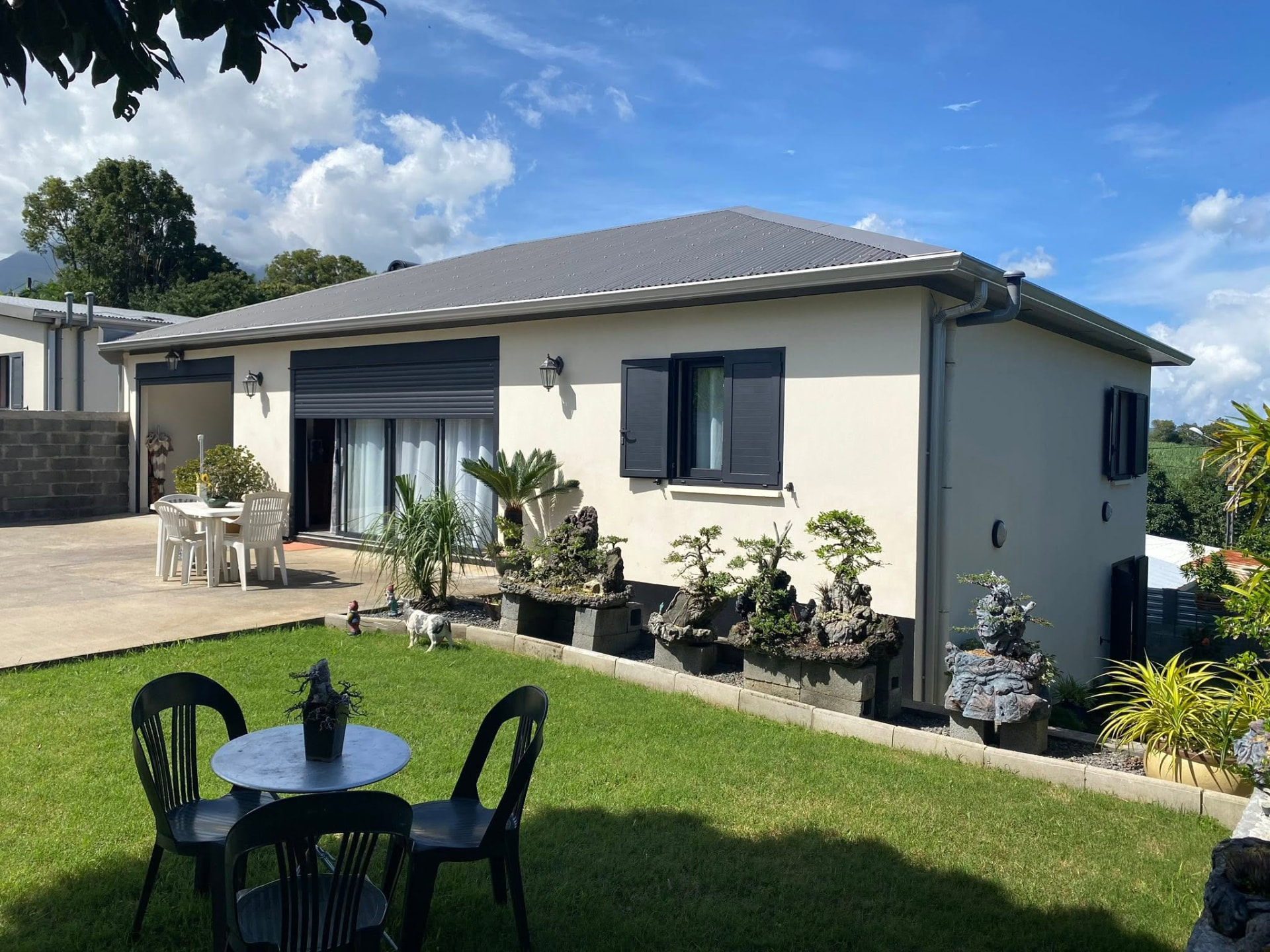 Maison individuelle terminée avec son jardin à La Réunion